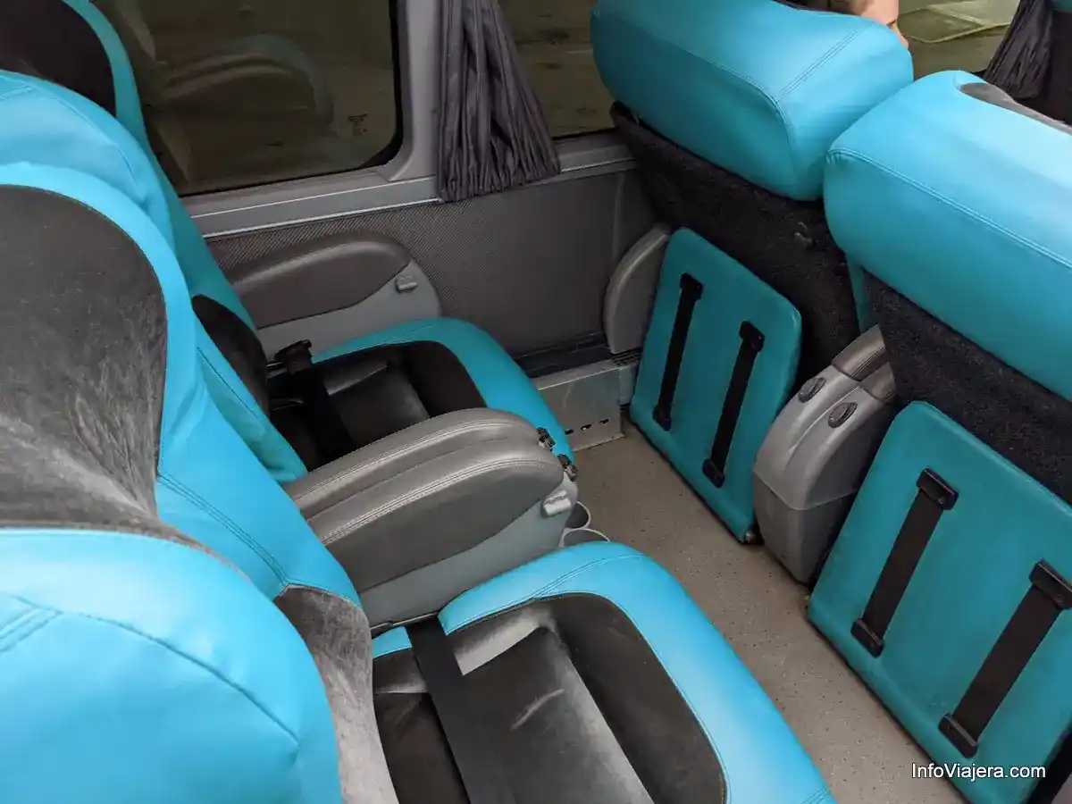 Denunciaron a un jubilado de Cariló por tocar a una joven en un colectivo que iba de Retiro a la Costa