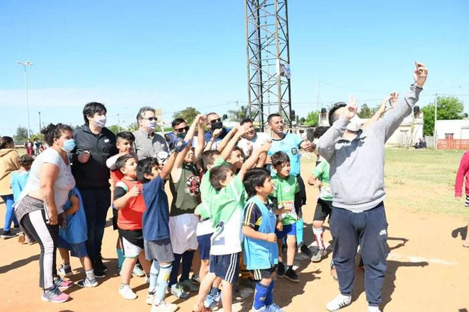 Promoción deportiva: En todos los  barrios los chicos practican deportes