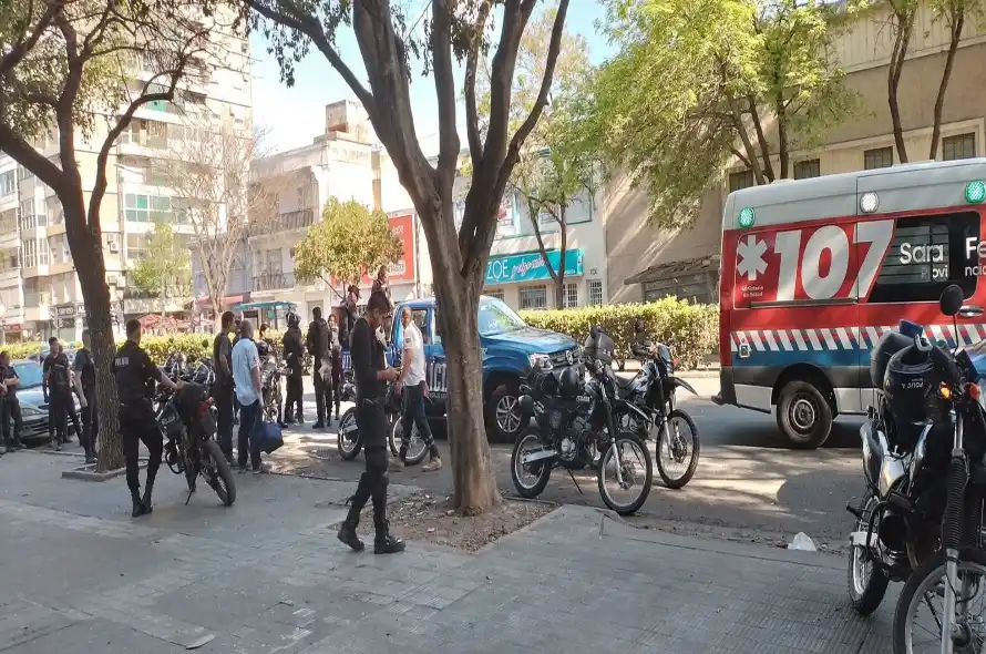 Plaza López: pelea de bandas resultó en herido de arma blanca