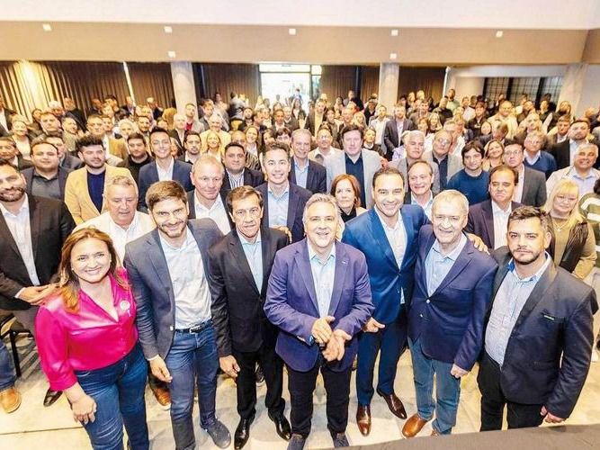 Provincias Unidas: Gustavo Valdés, 
con un pedido de visión federal