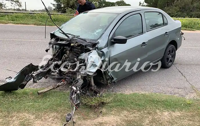 Choque frontal entre un auto y un camión: hubo tres heridos