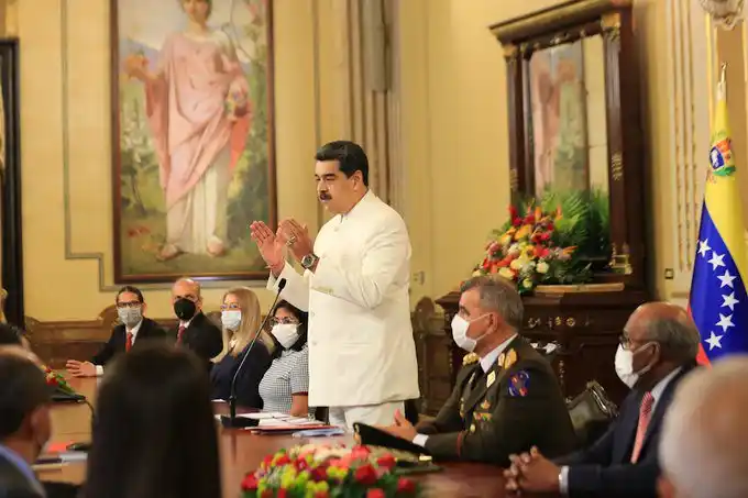 Maduro responde a quienes lo llaman dictador: “Aquí hay un régimen democrático”