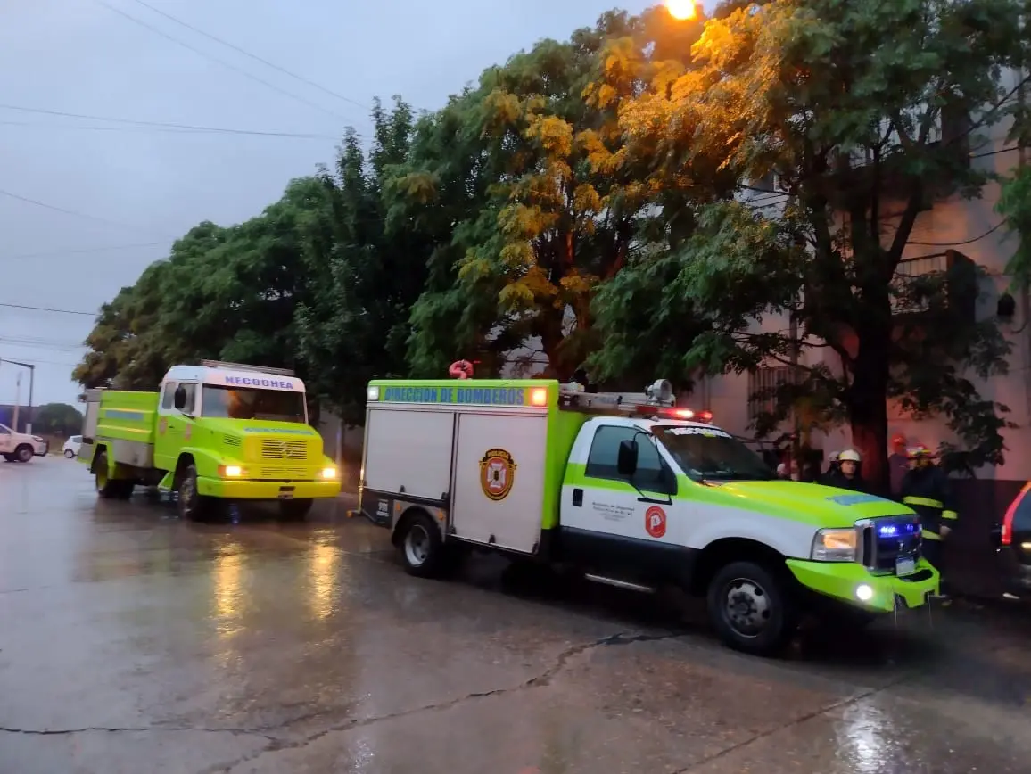 Debieron evacuar departamentos tras incendio en un edificio