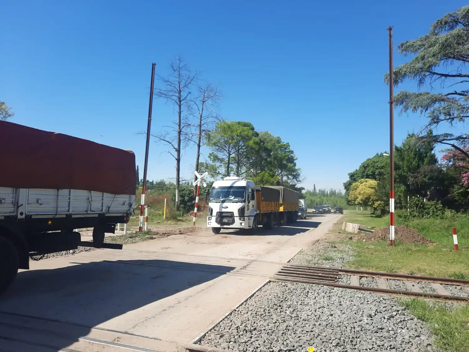 camiones paso a nivel basavilbaso