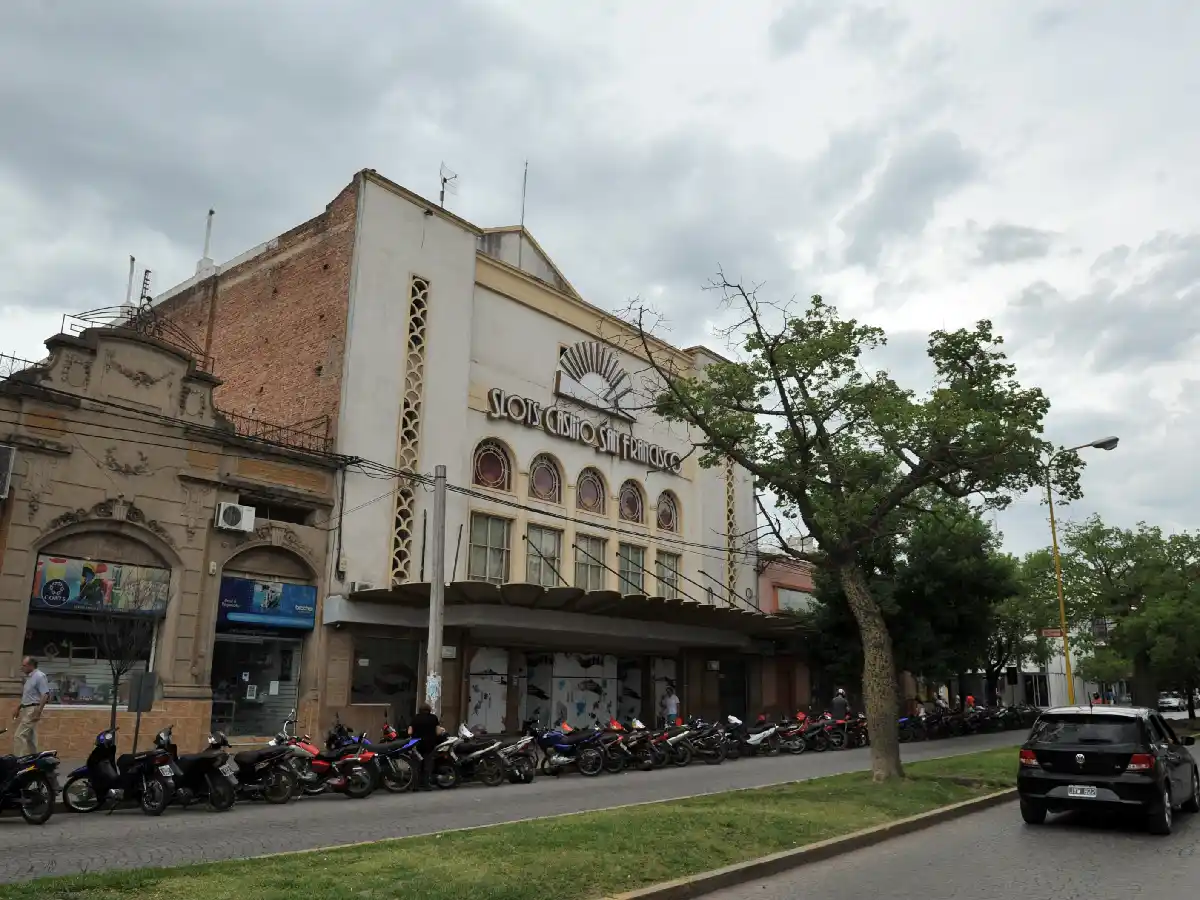 Detuvieron a un hombre por hostigar y amenazar a moza del casino  