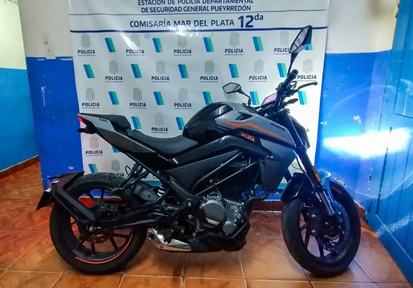 Dos menores detenidos por el robo de una moto