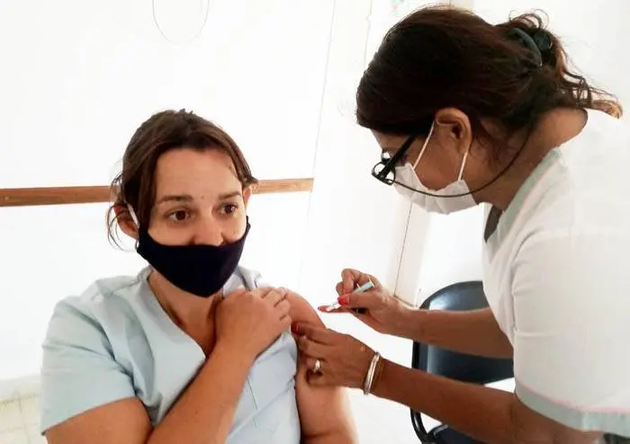 Este miércoles vacunarán a adultos mayores