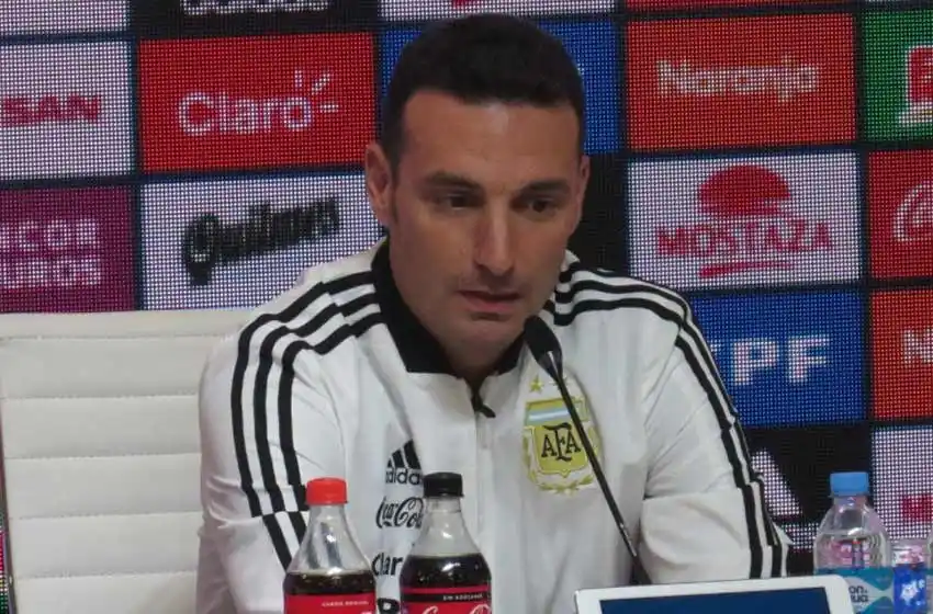 Scaloni: «No pienso en el futuro, vine para dar una mano»