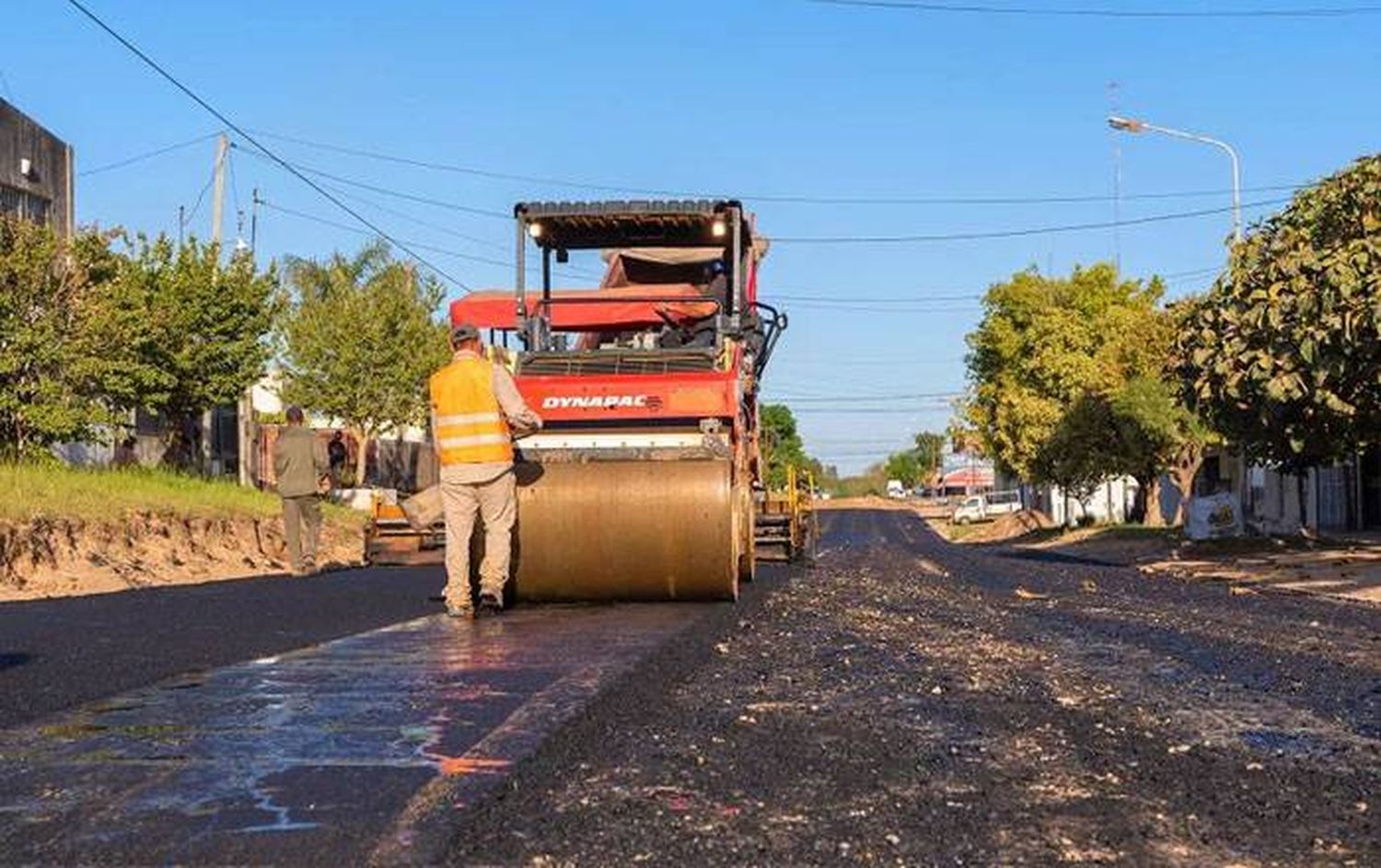 Las obras de pavimentación impulsan  el desarrollo igualitario de los barrios