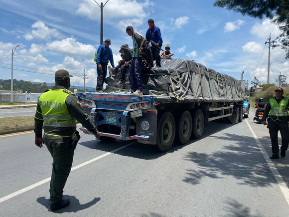 Identifican a 3 INTEGRANTES DE LA FAMILIA VENEZOLANA que murió aplastada en Medellín