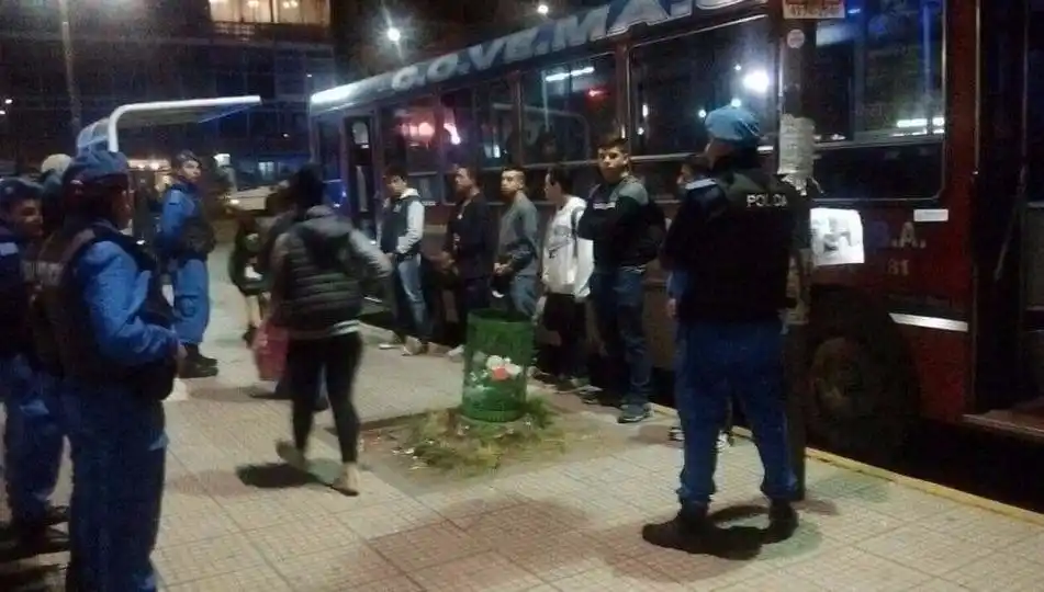 La Comisión Provincial por la Memoria denunció que operativos en transporte público son "razzias"