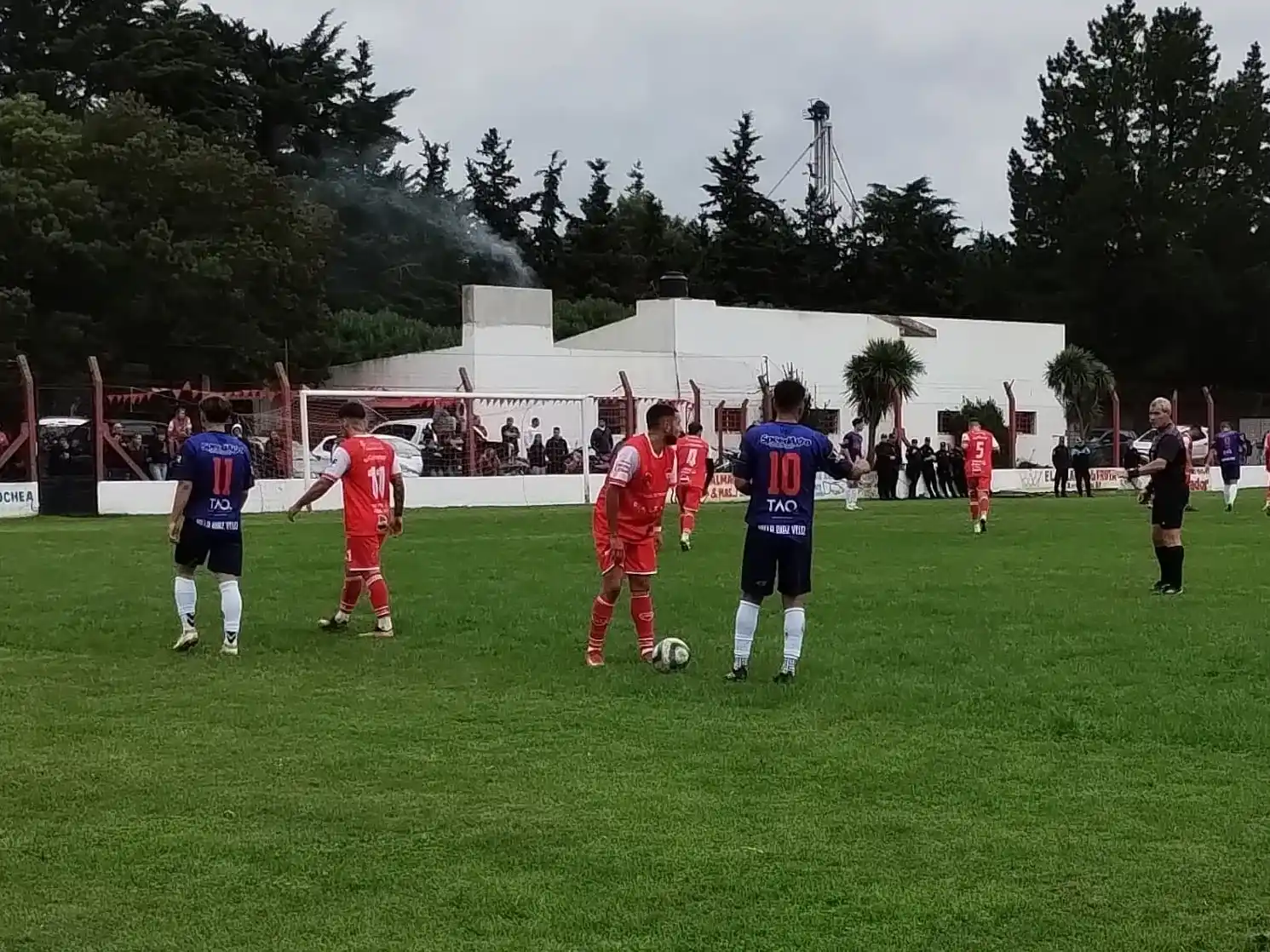 Mataderos y Villa Díaz Vélez igualaron 1-1 en Barrio Norte