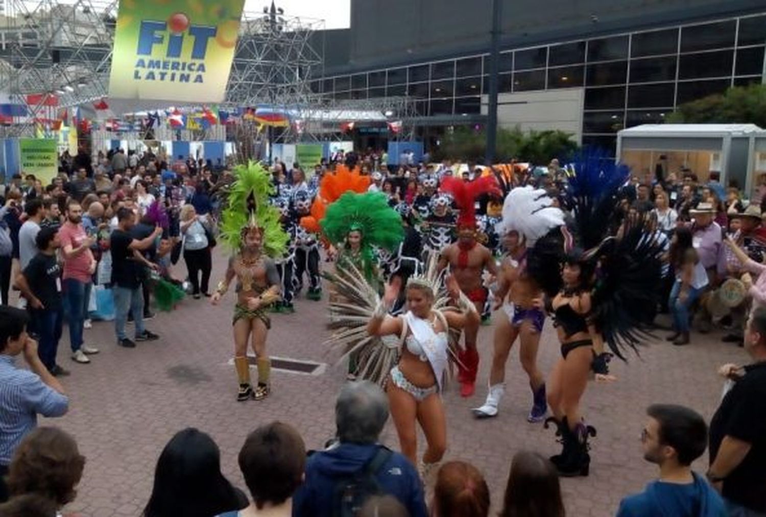 Gran paso de Gualeguaychú y el Carnaval del País en la FIT 2018