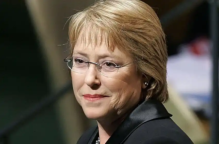 Bachelet enfrentada con su equipo económico