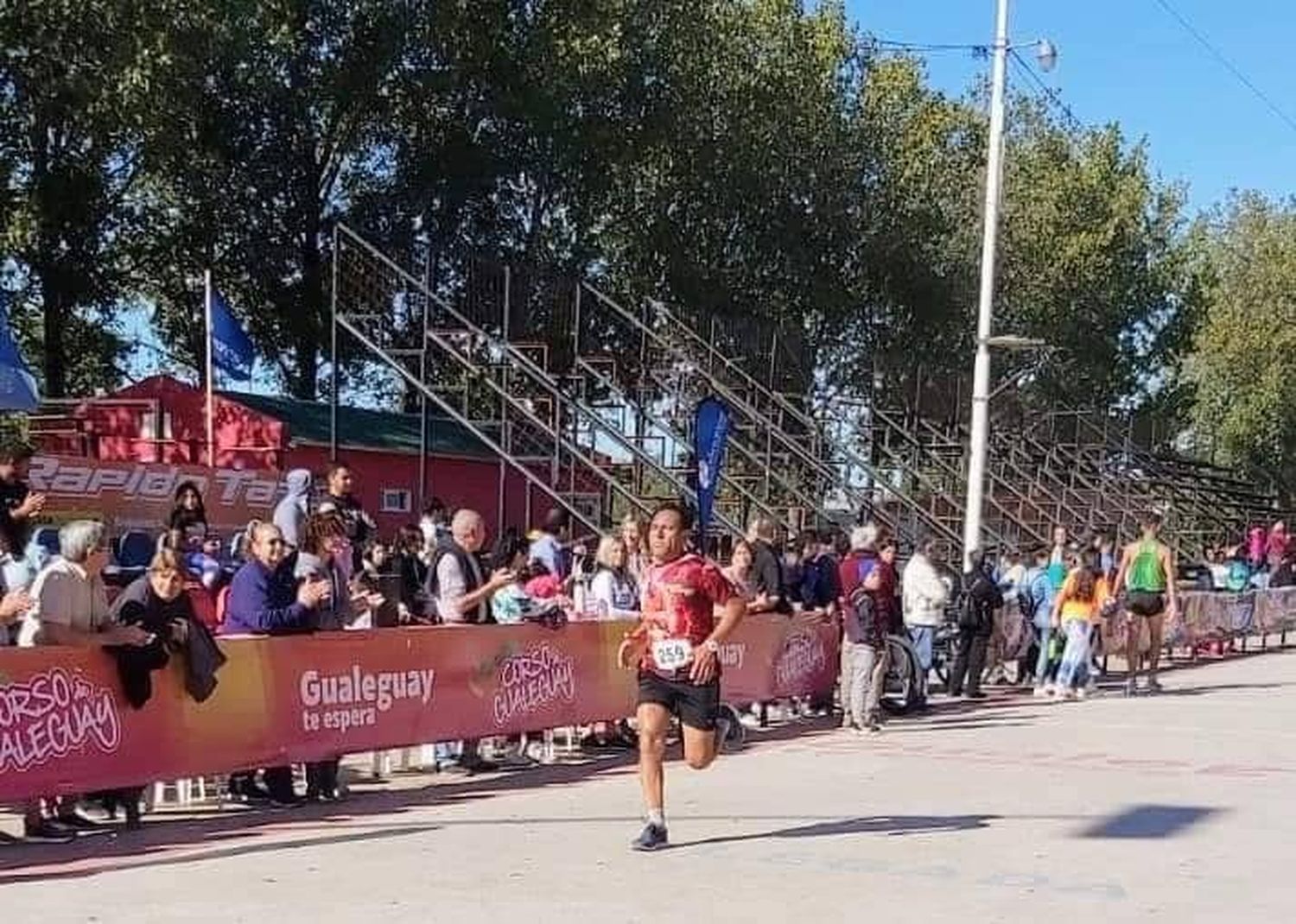 El público podrá disfrutar cómodamente de la largada y llegada del maratón que tiene como epicentro el corsódromo municipal.