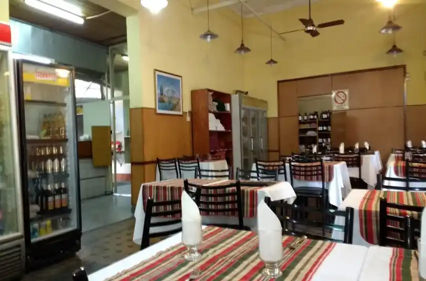 Otro clásico que baja las persianas: cierra un histórico comedor rosarino
