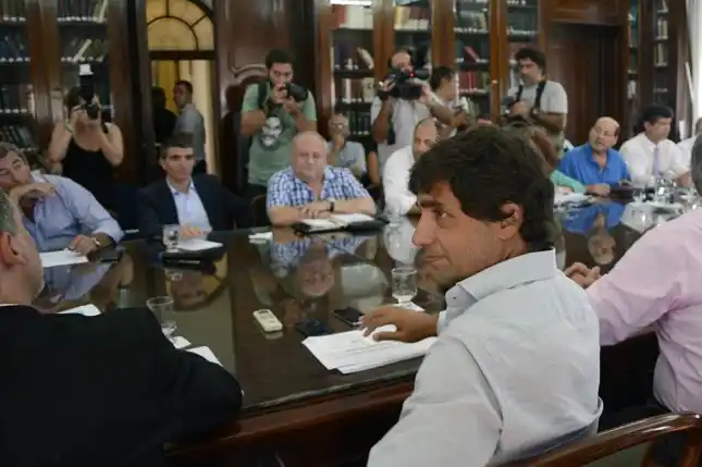 Lacunza sostiene que "la política se coló en las aulas"