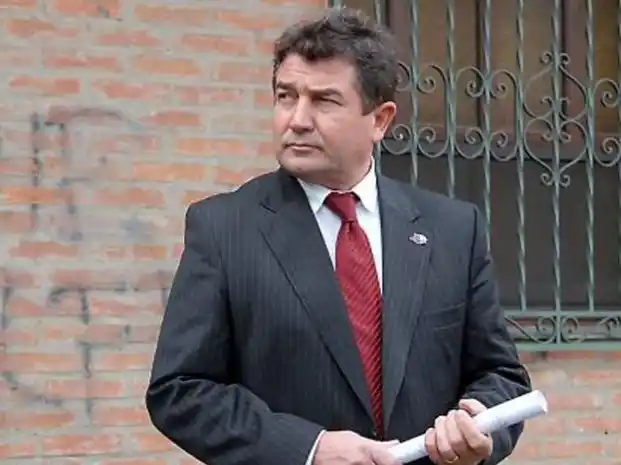 Balearon en la puerta de su casa al jefe de Drogas Peligrosas de la Policía Federal