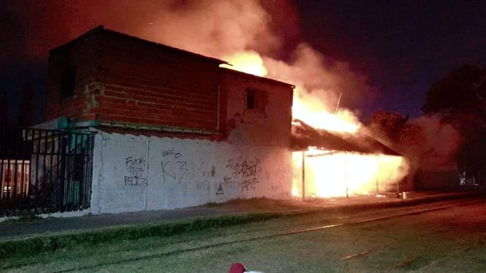 Incendio en la estación Fiorito del tren Belgrano Sur, desactivado desde 2017