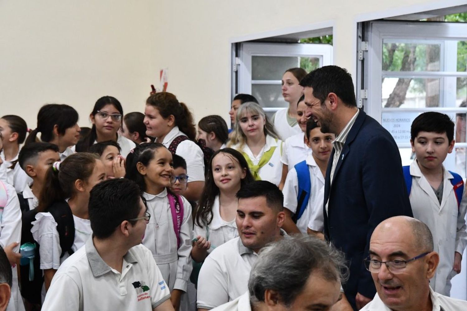 El intendente Gonzalo Braidot encabezó el acto por el inicio de clases en Avellaneda.