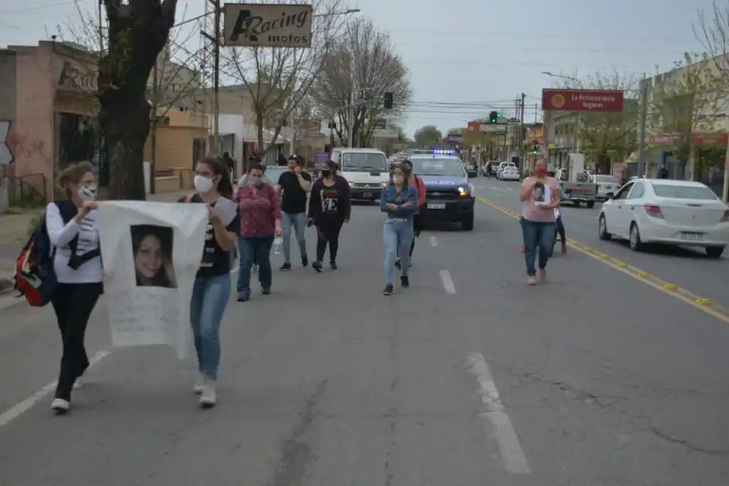 Familiares de los adultos mayores rescatados de un geriátrico marcharon pidiendo justicia