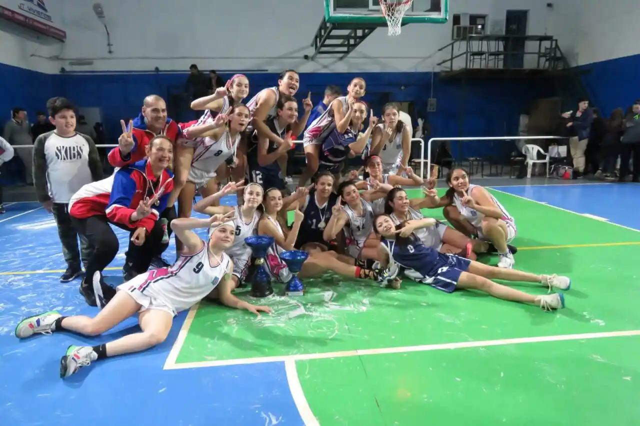 Santa Fe arrasó con el Interasociaciones Femenino U14