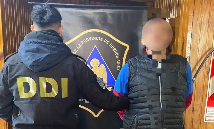 Detienen a acusado de golpear y robar a un hombre en la parada de colectivos