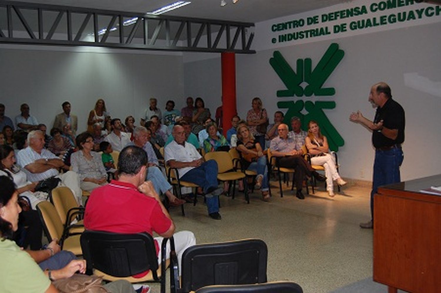 Debatieron sobre la actualidad de la ciudad y el turismo