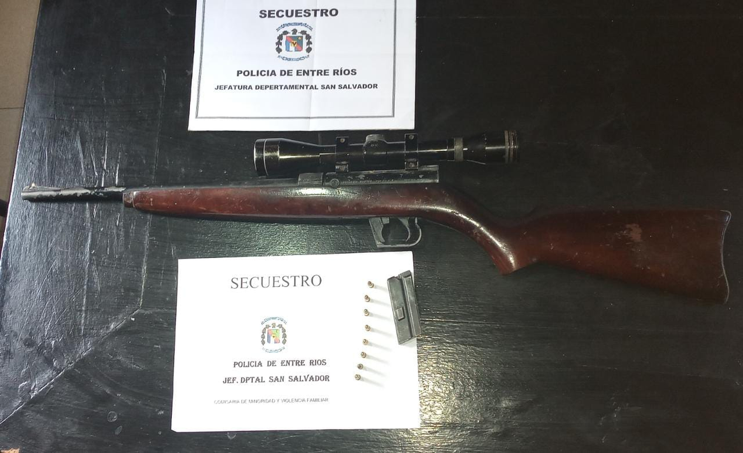 Tras denuncia de género secuestran un arma