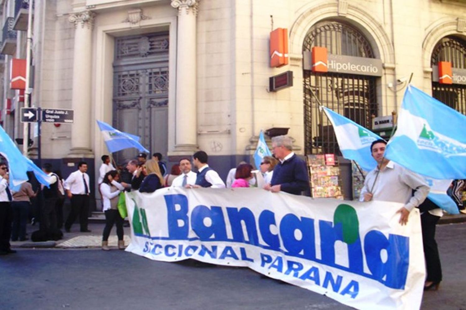 Paritarias: Bancarios acordaron un aumento del 60% en cuatro tramos