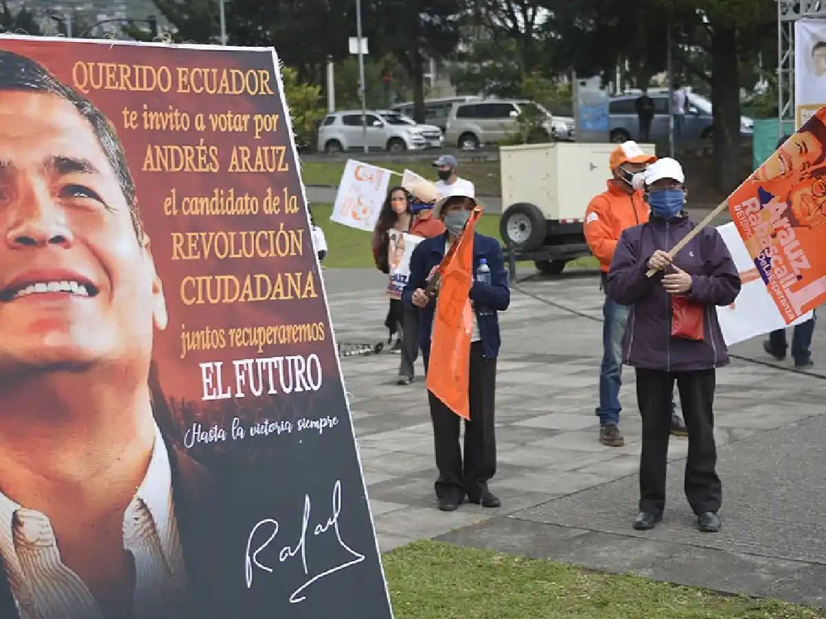Ecuador define su futuro en las urnas en plena crisis política, económica y sanitaria