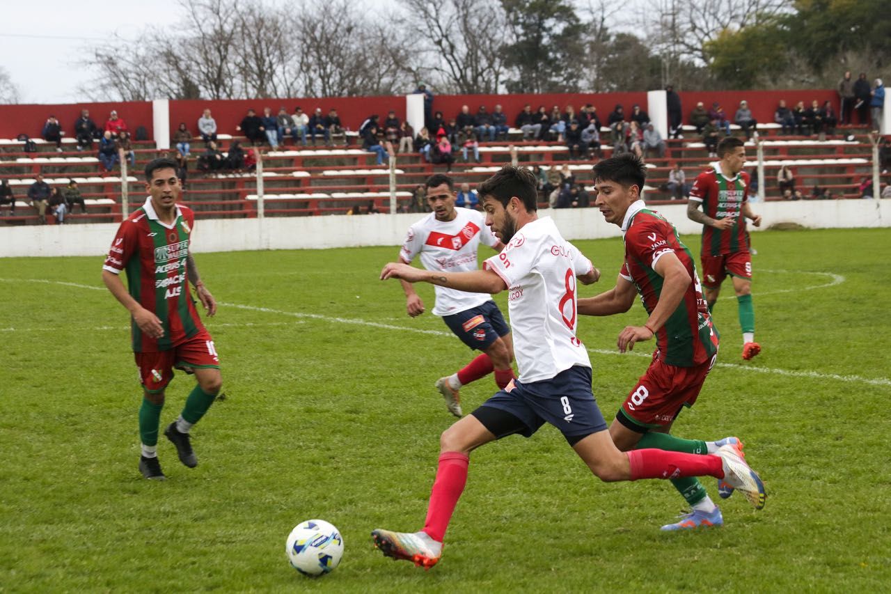 Sportivo Las Parejas venció por 4-1 a Independiente de Chivilcoy.