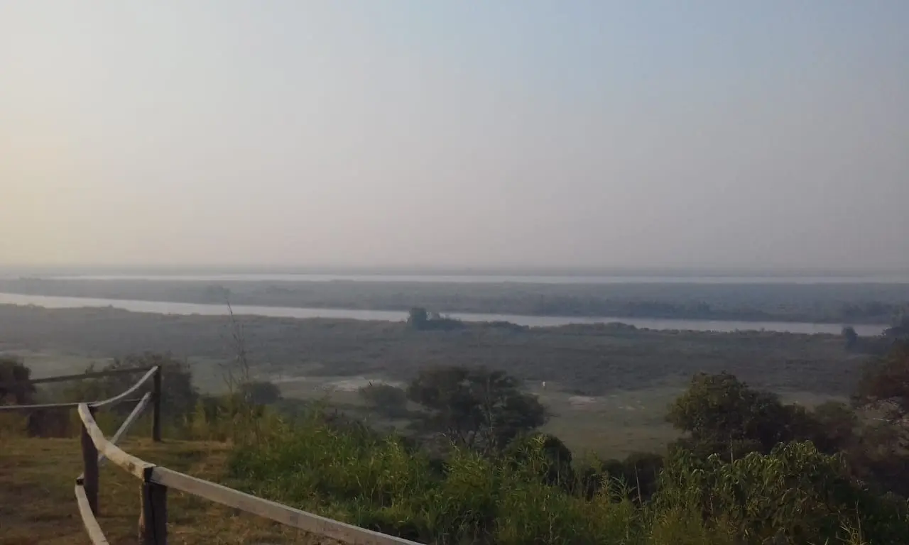 Otra jornada de humo en San Pedro: incendios en las islas y en el basural