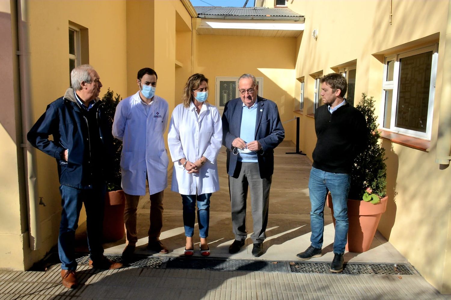 Lunghi recorrió el laboratorio del Hospital y destacó la importancia de avanzar en proyectos estratégicos para la ciudad