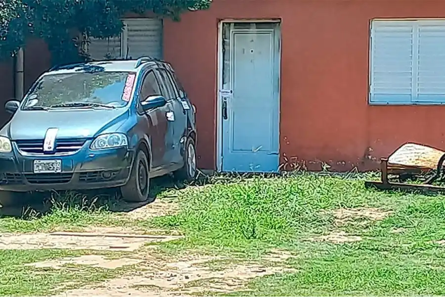 Incertidumbre en Paraná: hallaron dos cuerpos incinerados y con cortes, en el interior de una vivienda