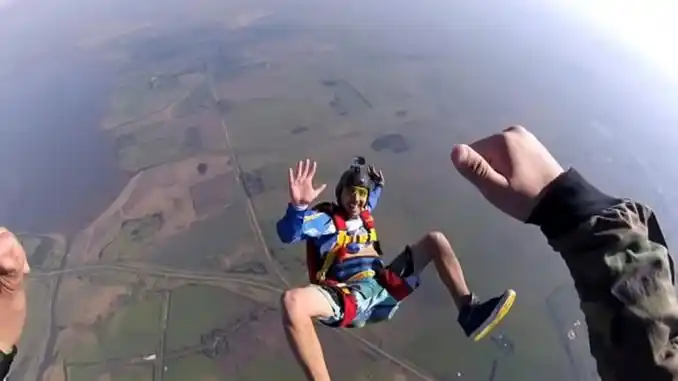 Tragedia en el aire: un paracaidista murió tras un salto en Chascomús