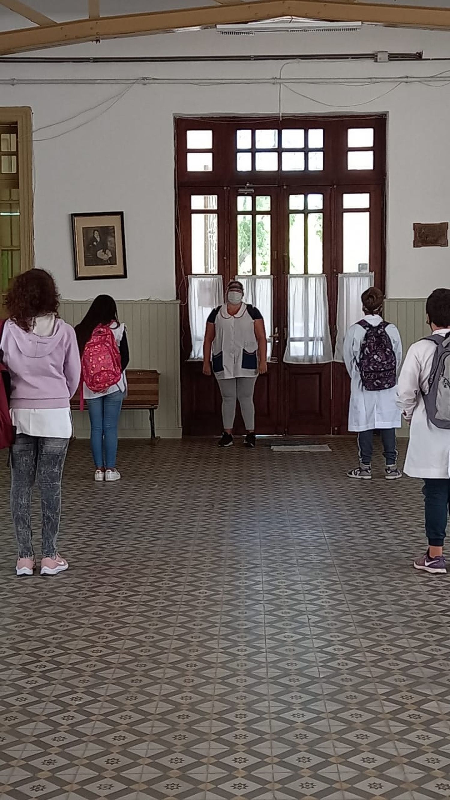 No todos vuelven a las aulas - Buenas y Santas