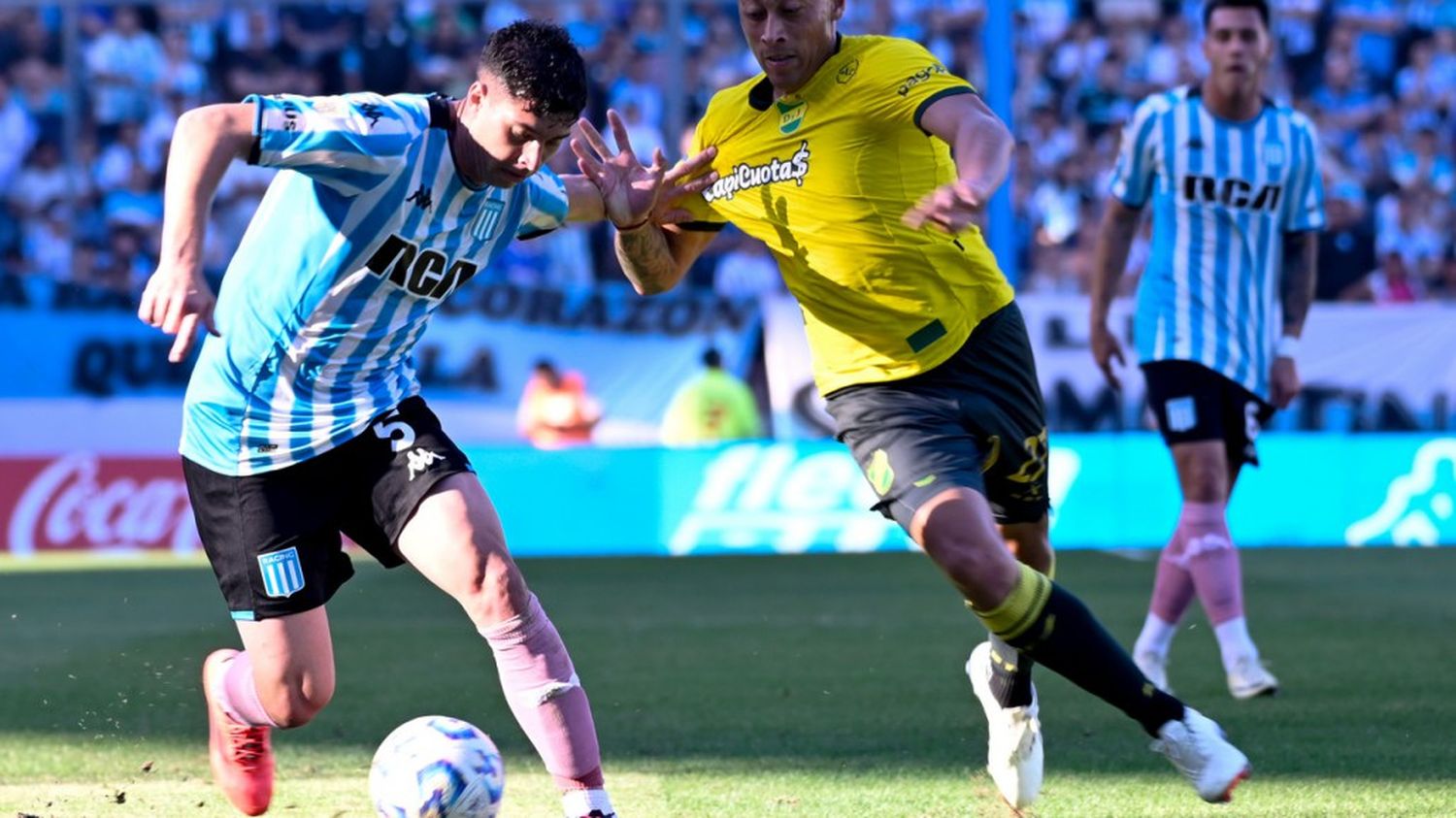 Racing le ganó a Defensa y Justicia en un Cilindro repleto de goles