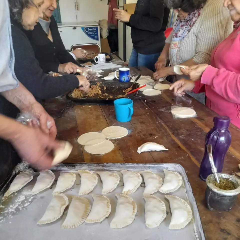 Manos laboriosas y solidarias realizaron su valioso aporte en la elaboración.