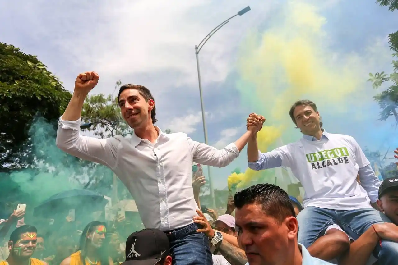 Candidato petrista a la alcaldía en Medellín habría reconocido el ingreso de dineros prohibidos a su campaña