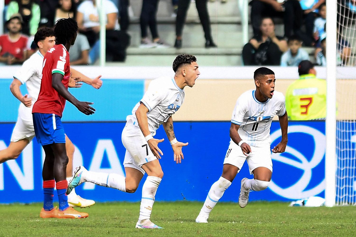 Anderson Duarte festeja el gol de la victoria.