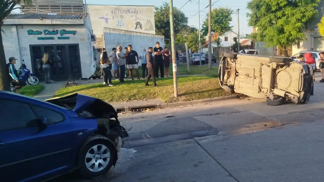 Grave choque en Colón y Armenia: un joven herido y un detenido