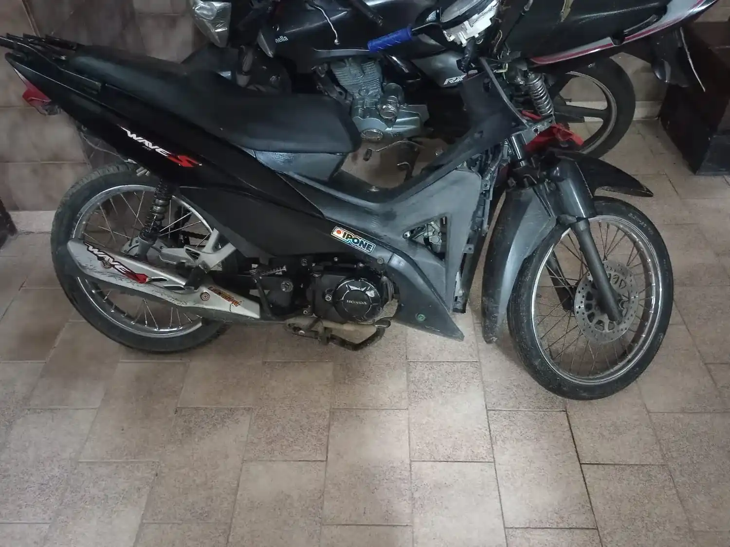Una de las motos secuestradas durante la madrugada del domingo.
