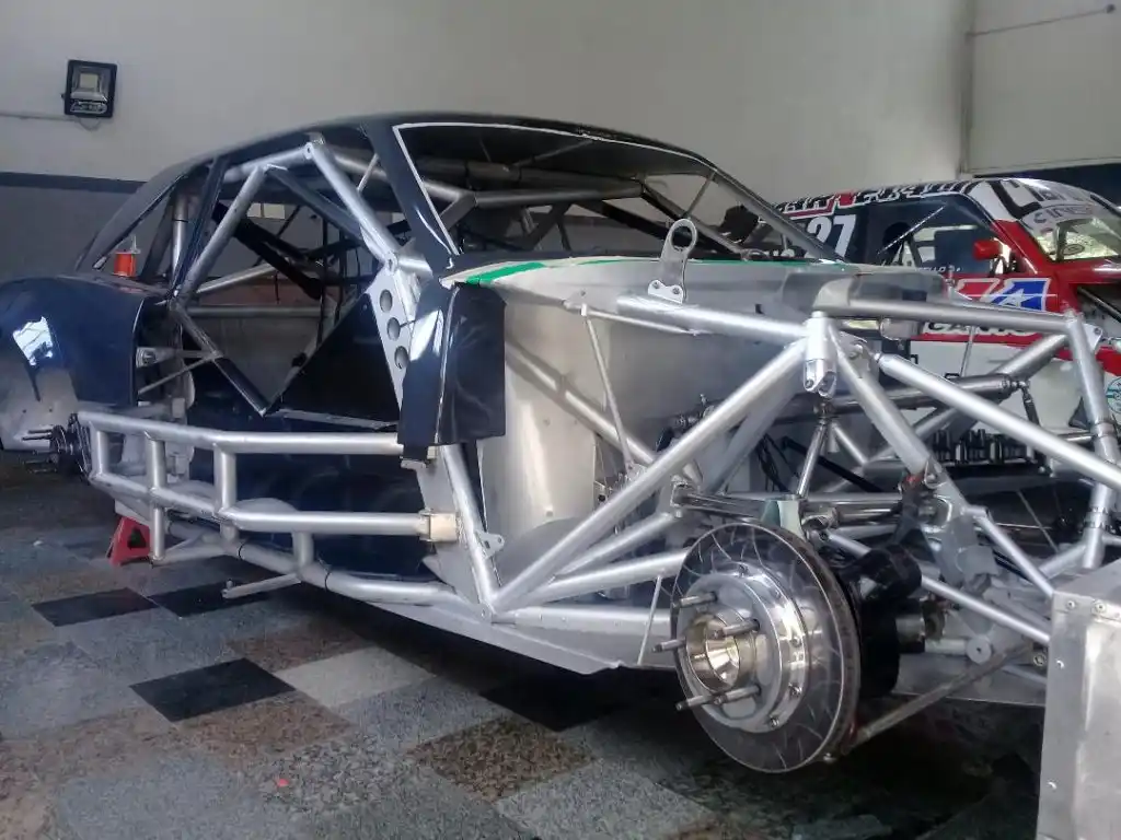 La Dodge del UR Racing,  con una nueva estética