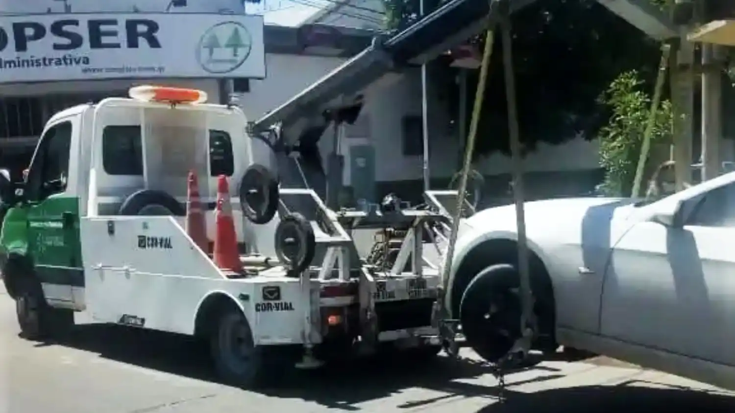 La dirección de Tránsito se prepara para las recorridas por la ciudad para levantar autos abandonados.