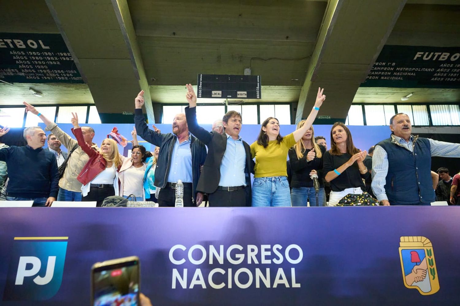 El justicialismo concretó la salida de Fernández, pero no designó a su sucesor