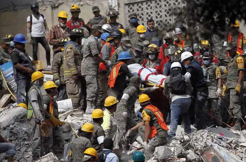 Un periodista relató desde México la desesperación y solidaridad de la gente