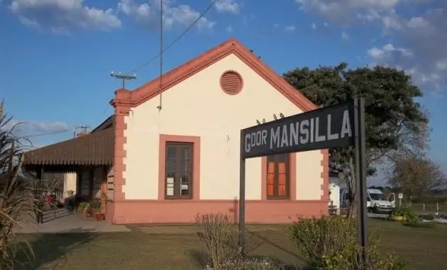Un camión volcó en la ruta 12 tras esquivar un animal, en Gobernador Mansilla