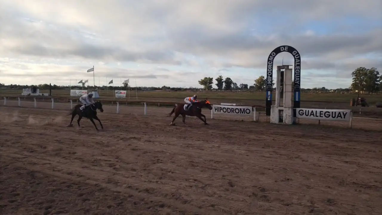 Turf: “El Negro Luis” brilló en el Gran Premio 25 de Mayo