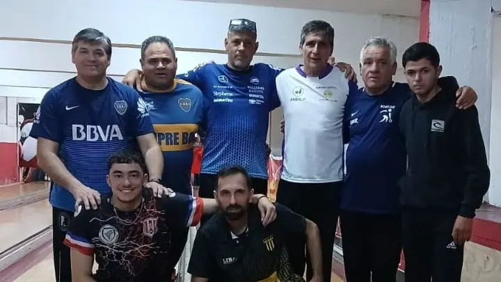 Los finalistas del 2° Torneo Nacional de Bowling en el Club Huracán
